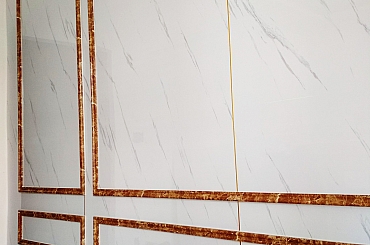 Thi công tấm óp lam sóng cho trần và tấm ốp nhựa giả đá cho tường