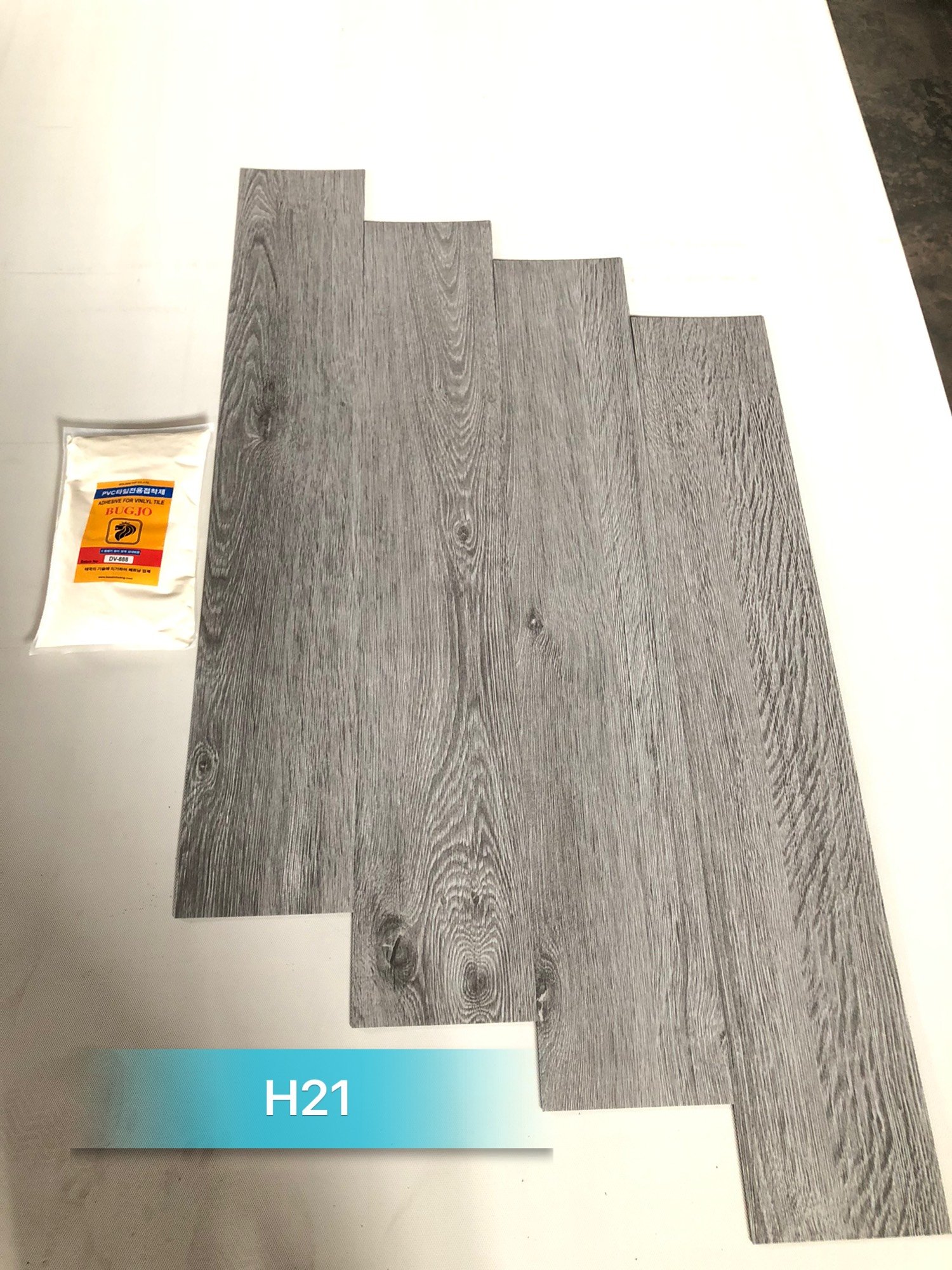 Sàn nhựa keo riêng  H21