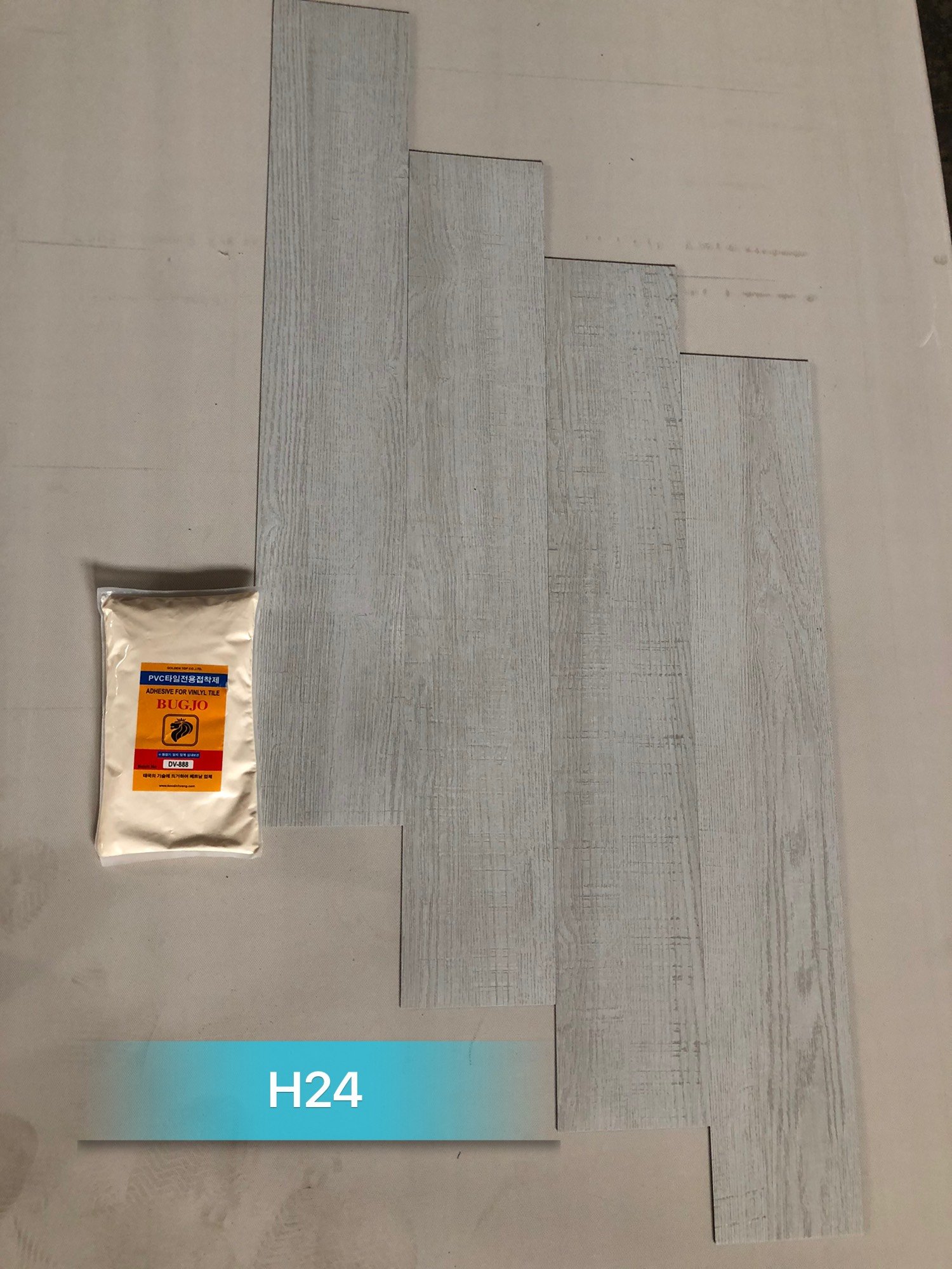 Sàn nhựa keo riêng  H24