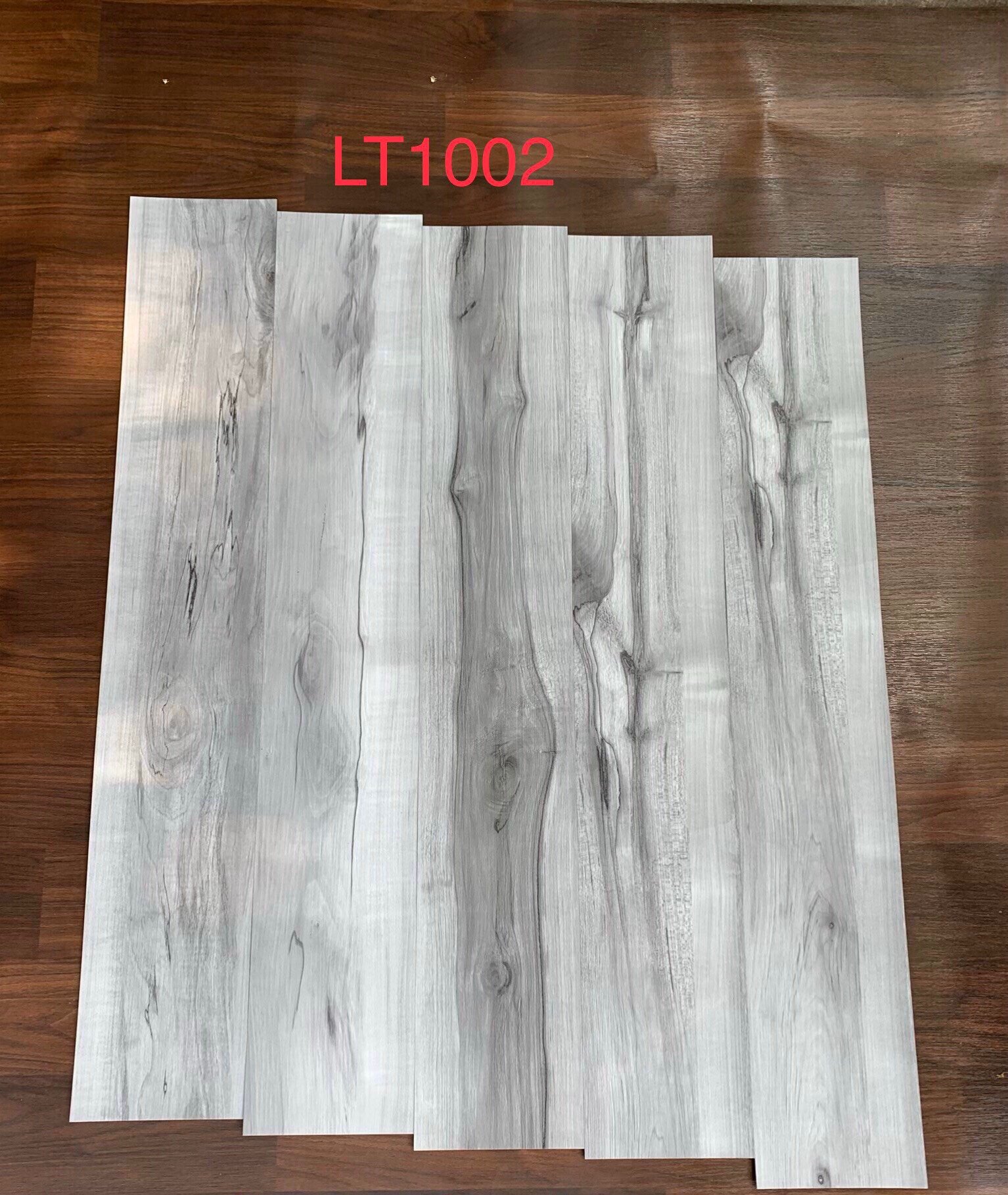 Sàn nhựa keo riêng  LT1002